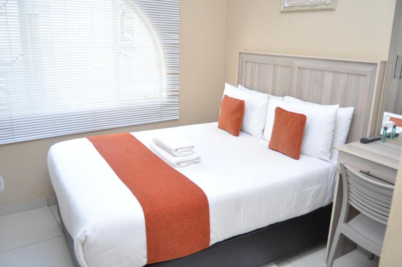 Bridgeville Guest House Габороне Екстериор снимка