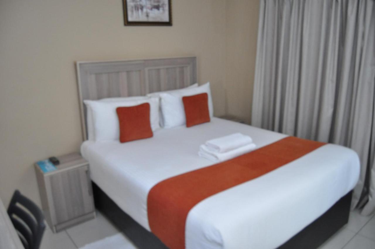 Bridgeville Guest House Габороне Екстериор снимка