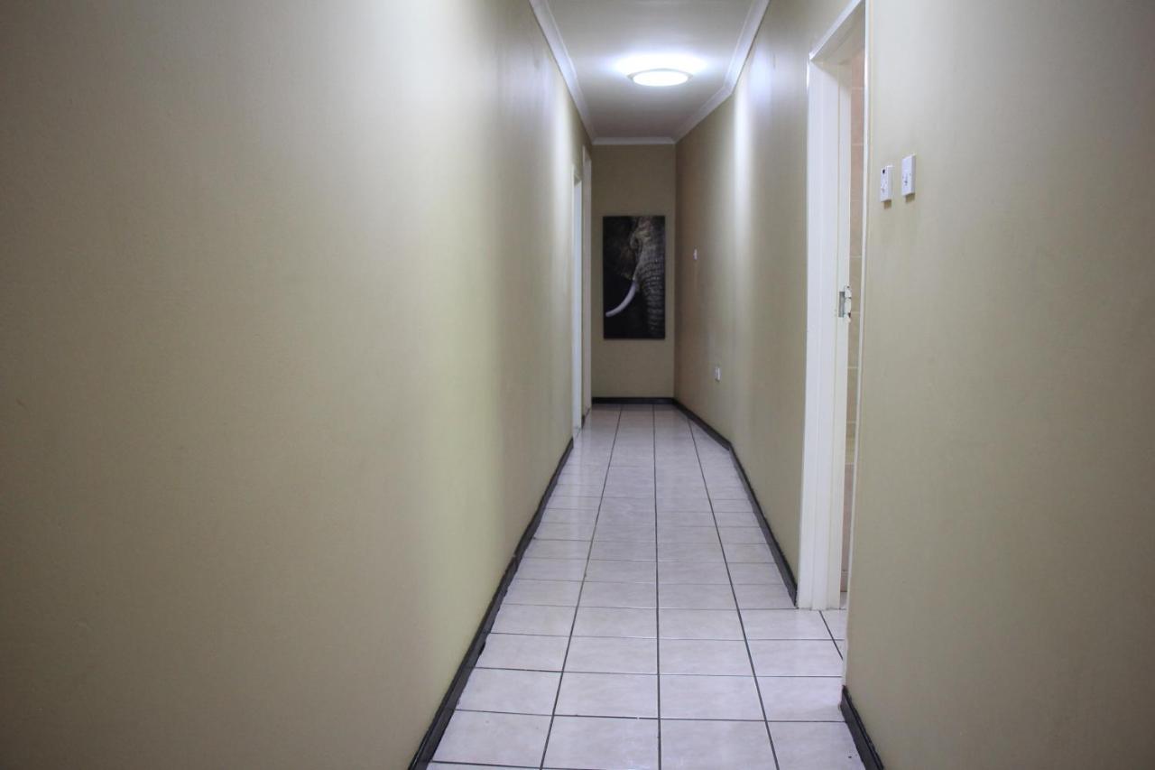 Bridgeville Guest House Габороне Екстериор снимка