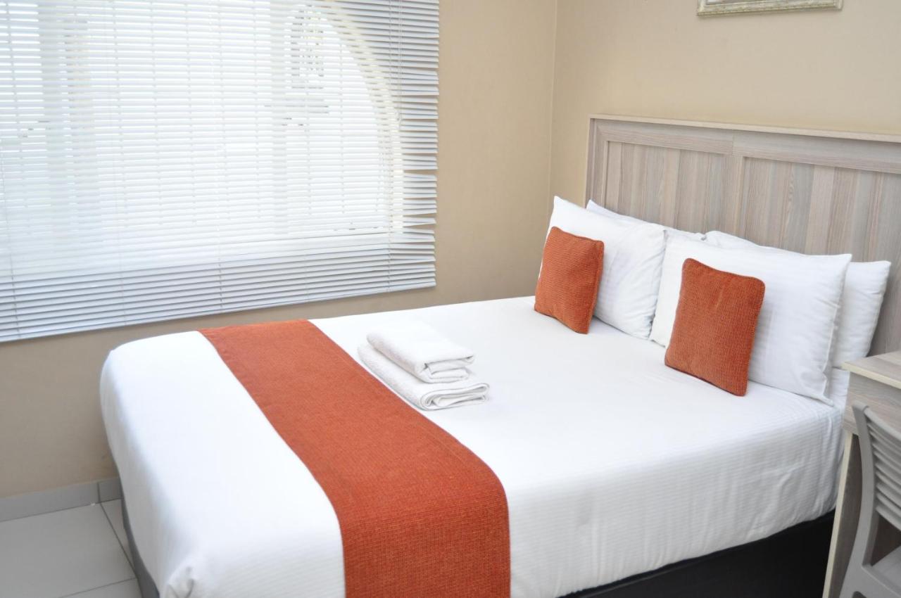 Bridgeville Guest House Габороне Екстериор снимка