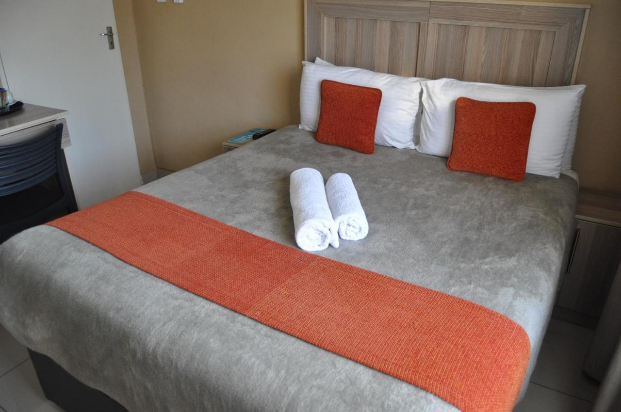Bridgeville Guest House Габороне Екстериор снимка