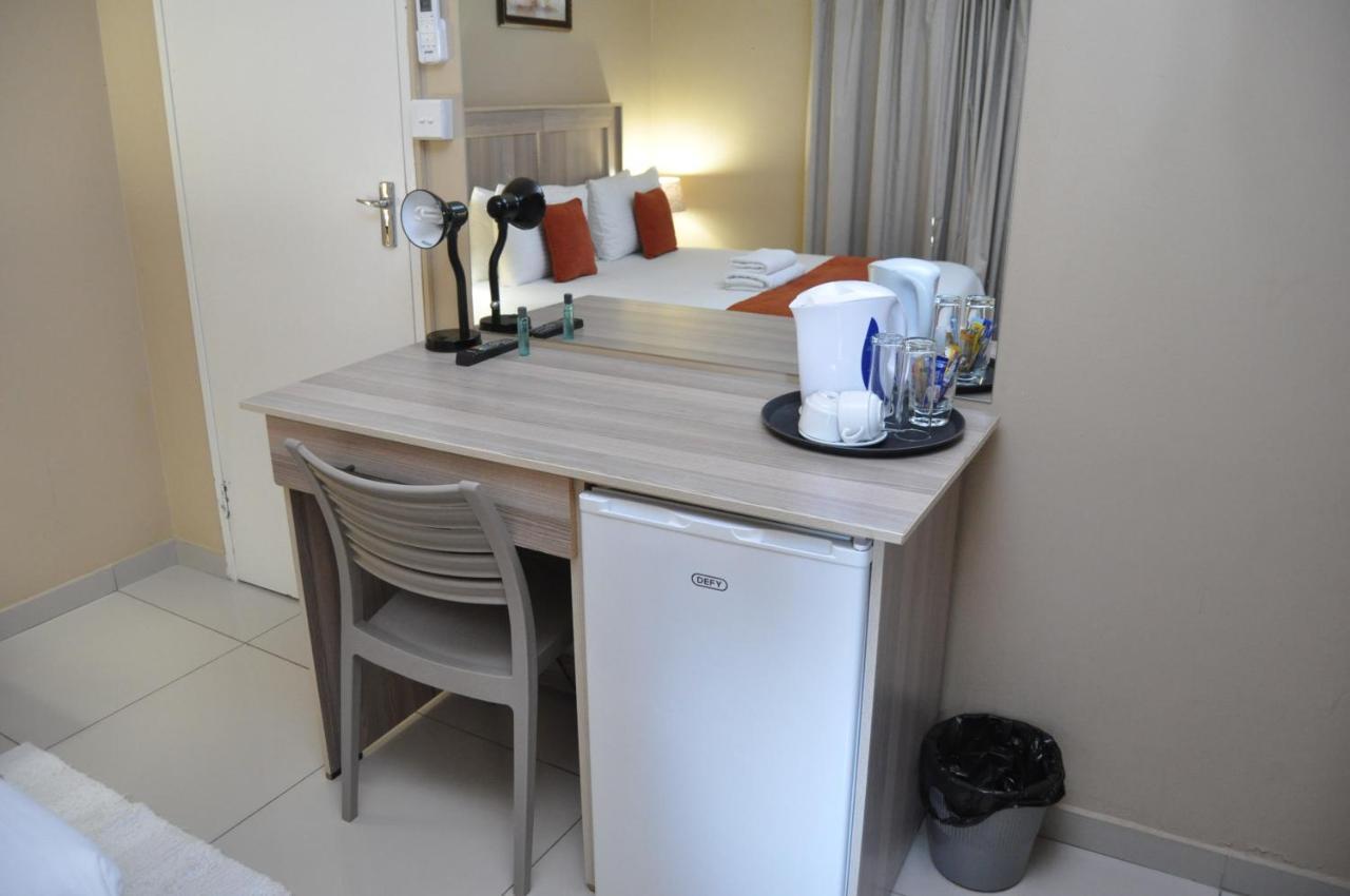 Bridgeville Guest House Габороне Екстериор снимка
