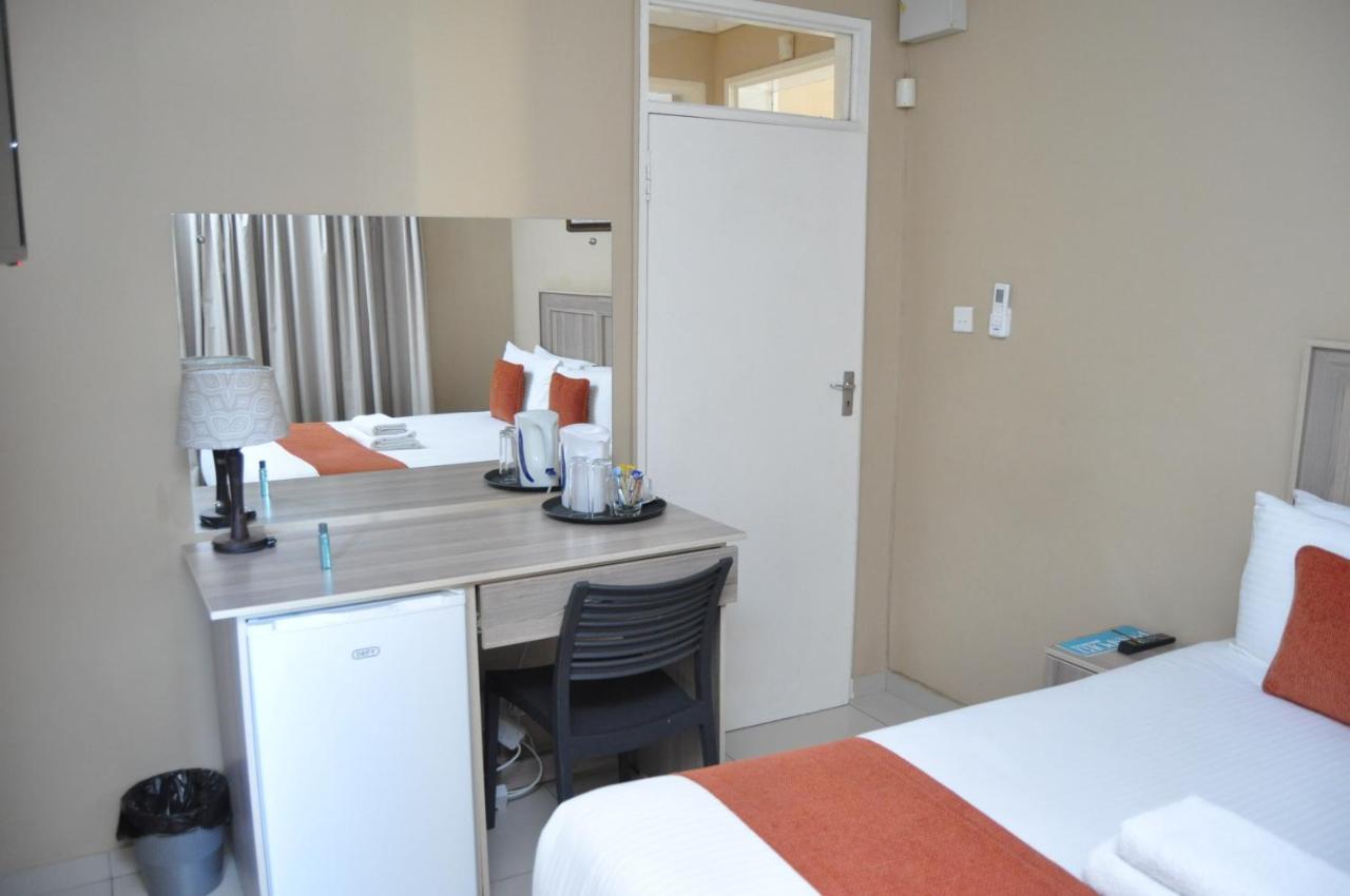 Bridgeville Guest House Габороне Екстериор снимка