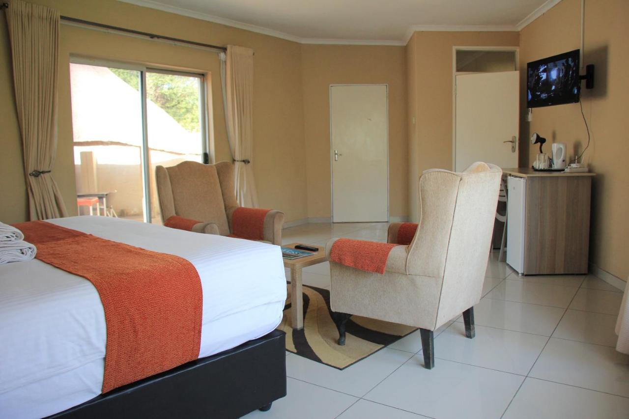 Bridgeville Guest House Габороне Екстериор снимка