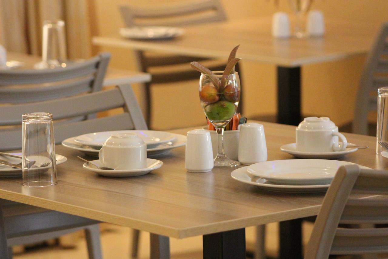 Bridgeville Guest House Габороне Екстериор снимка