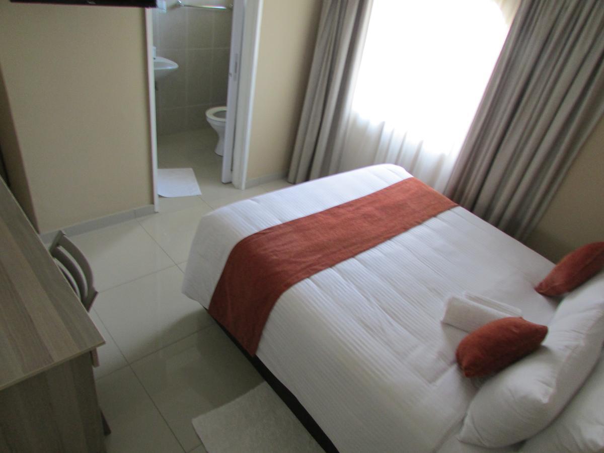 Bridgeville Guest House Габороне Екстериор снимка