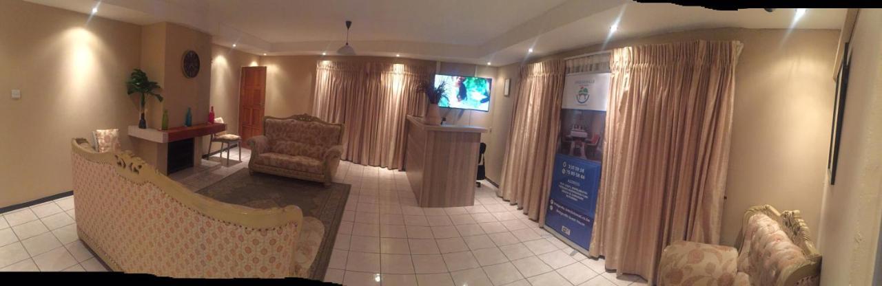 Bridgeville Guest House Габороне Екстериор снимка