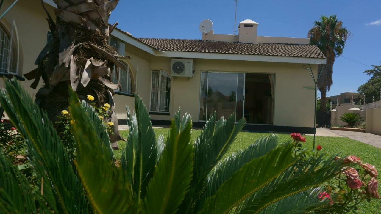 Bridgeville Guest House Габороне Екстериор снимка