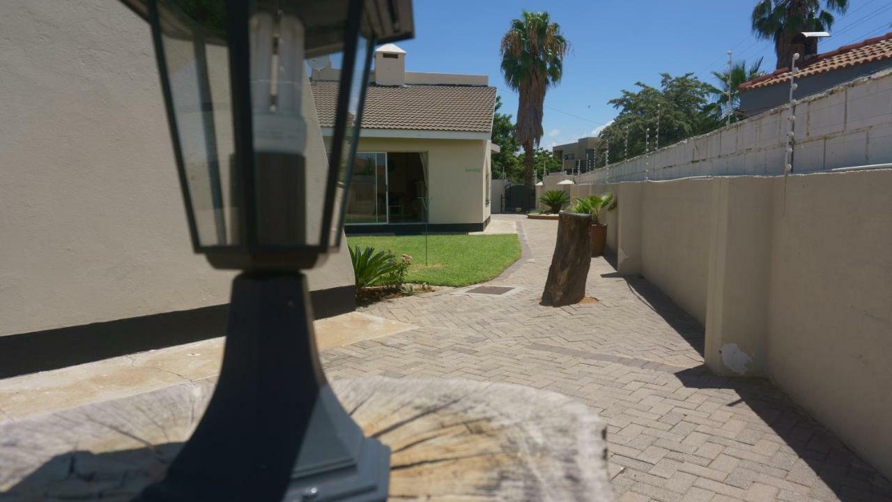 Bridgeville Guest House Габороне Екстериор снимка