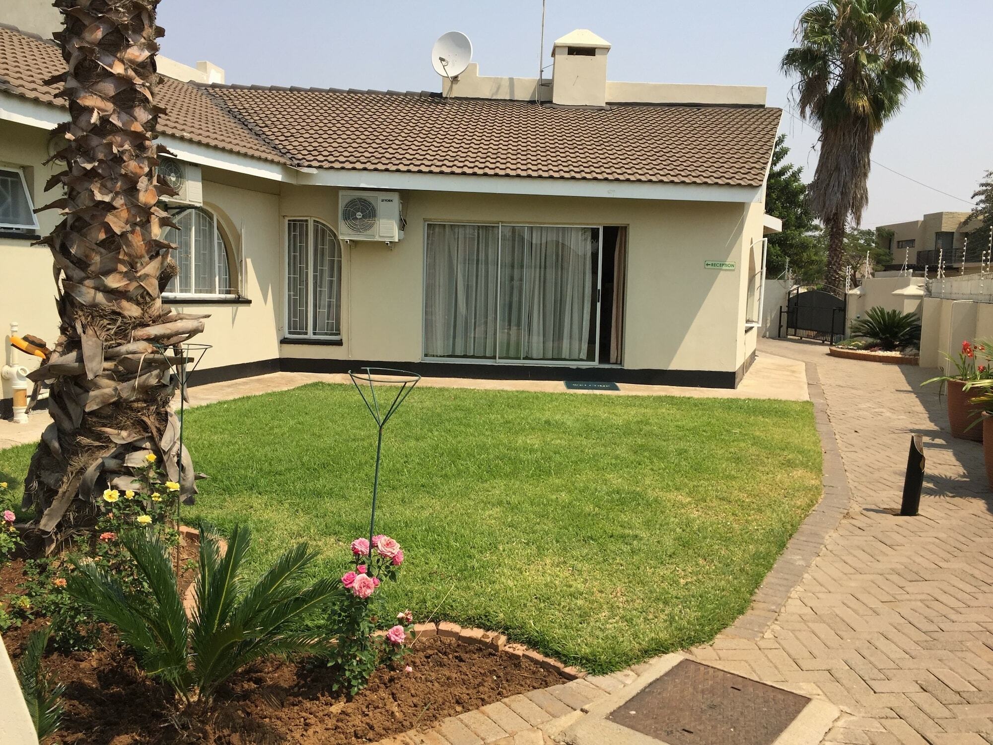 Bridgeville Guest House Габороне Екстериор снимка