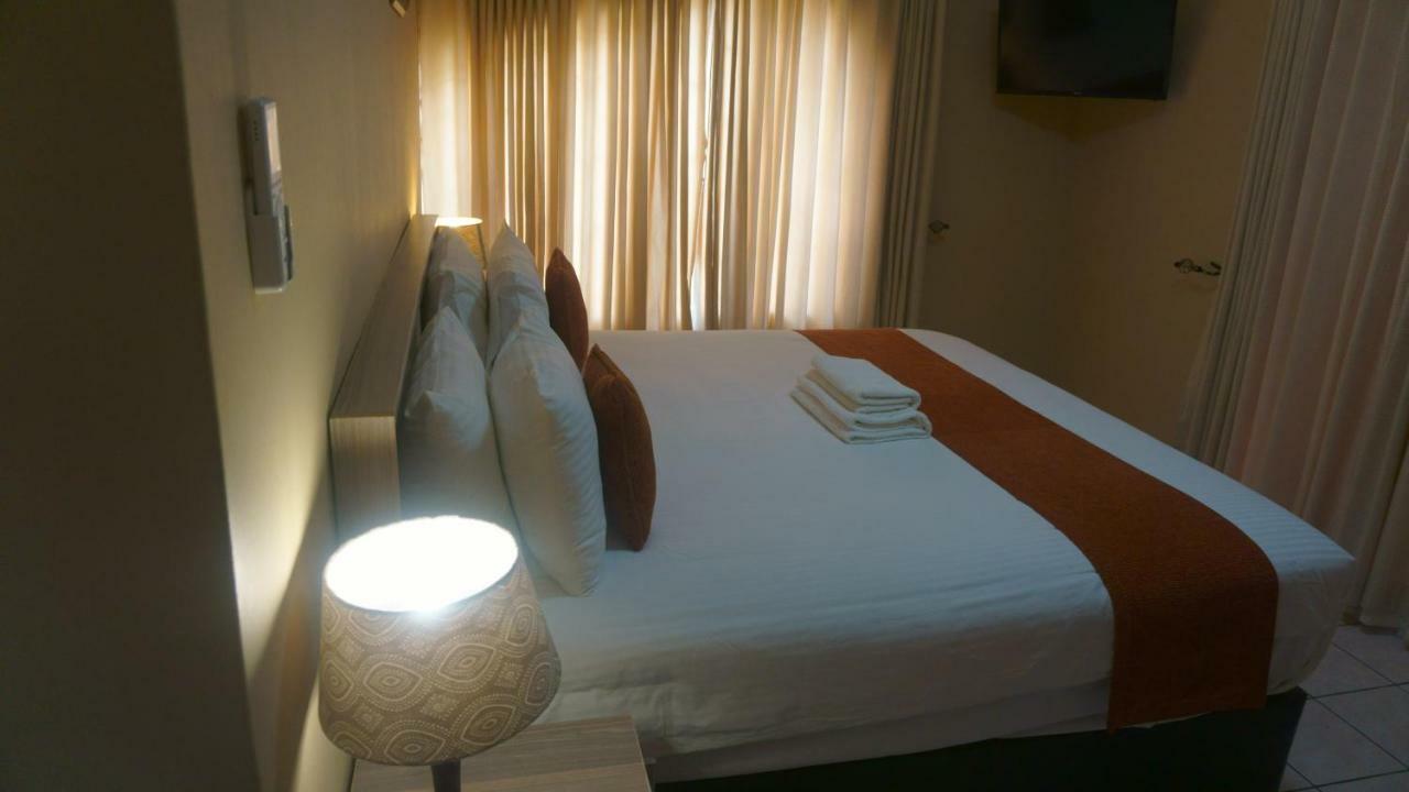 Bridgeville Guest House Габороне Екстериор снимка