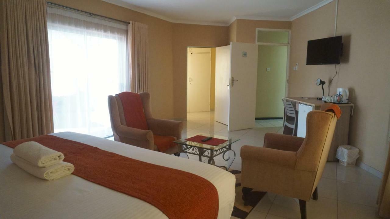 Bridgeville Guest House Габороне Екстериор снимка