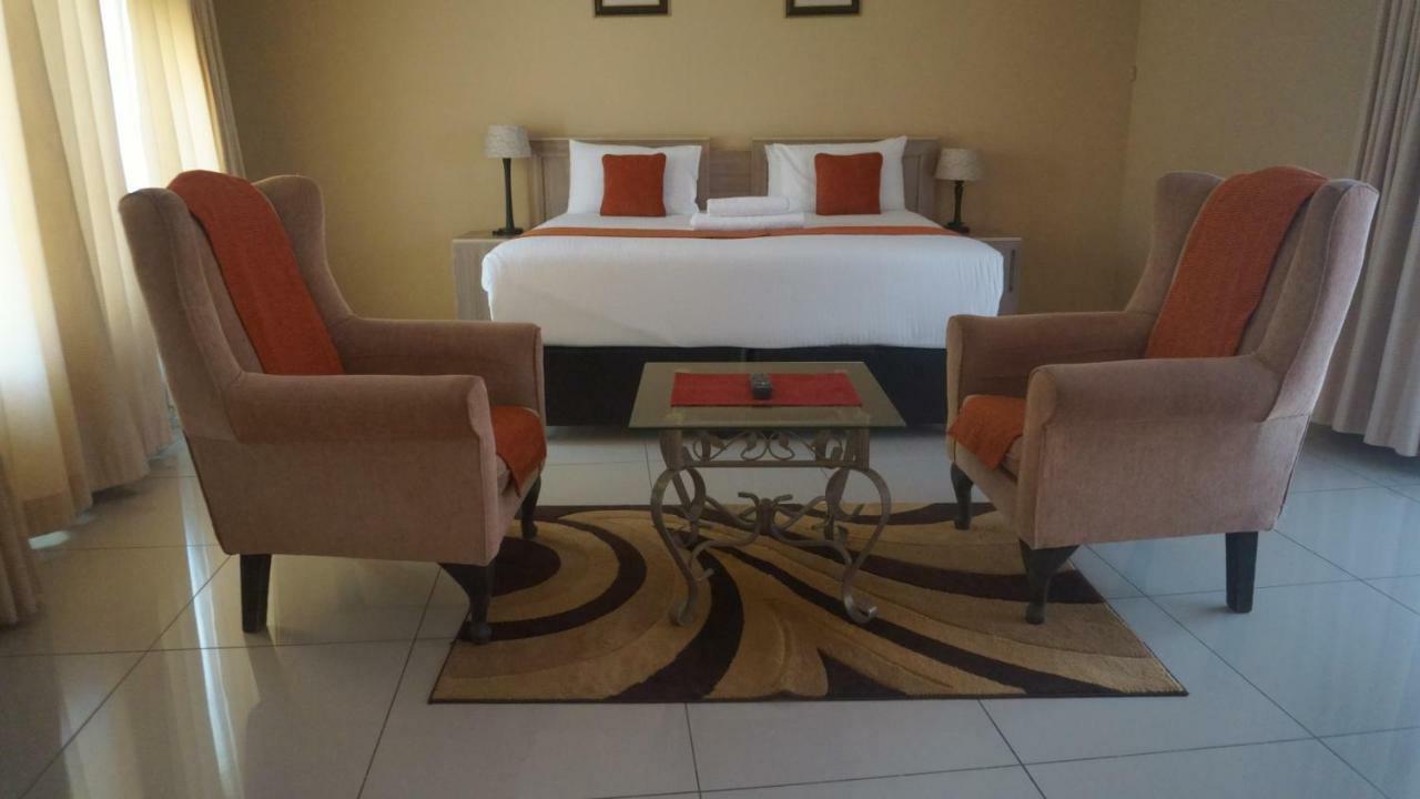Bridgeville Guest House Габороне Екстериор снимка