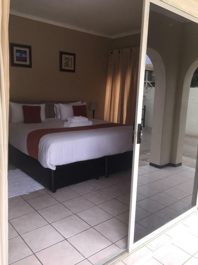 Bridgeville Guest House Габороне Екстериор снимка