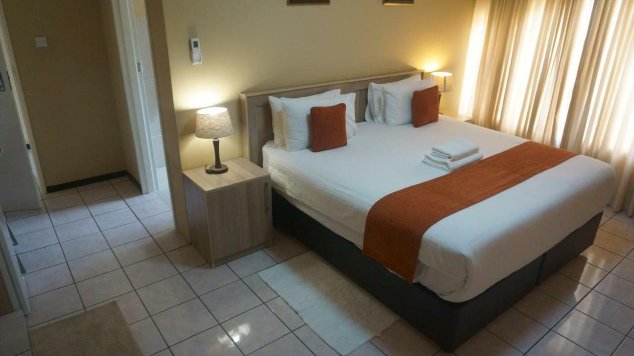 Bridgeville Guest House Габороне Екстериор снимка