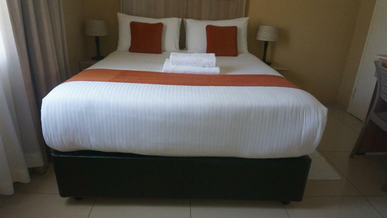 Bridgeville Guest House Габороне Екстериор снимка