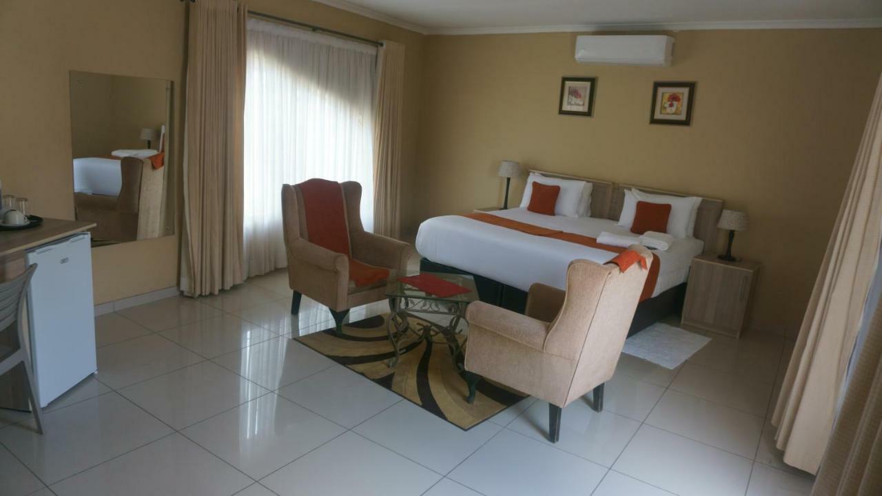 Bridgeville Guest House Габороне Екстериор снимка