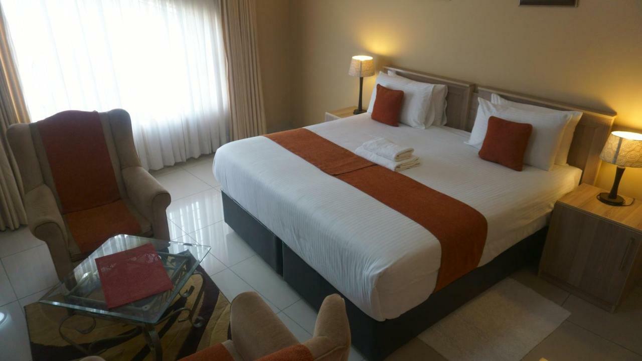 Bridgeville Guest House Габороне Екстериор снимка