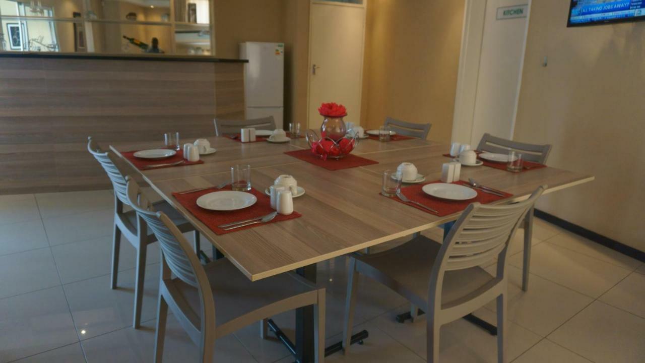 Bridgeville Guest House Габороне Екстериор снимка