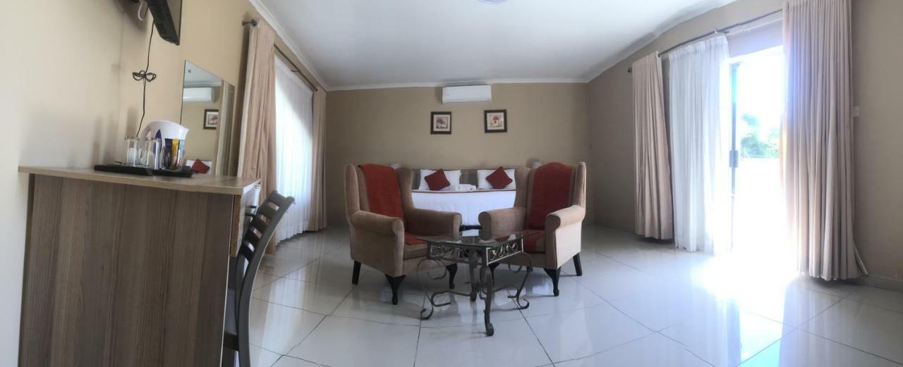 Bridgeville Guest House Габороне Екстериор снимка
